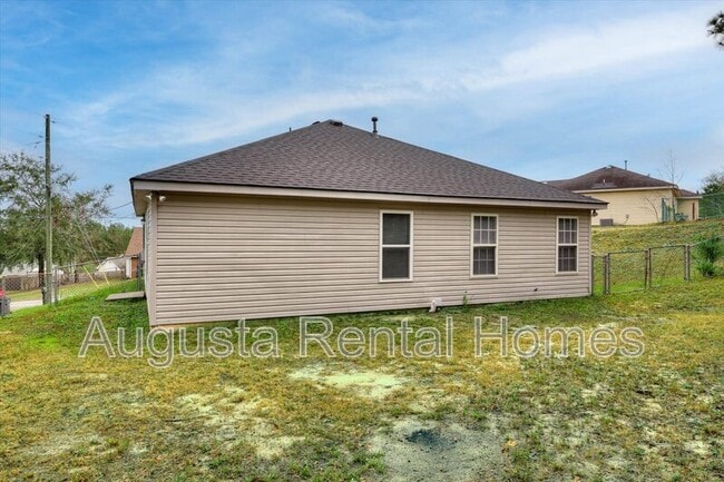 Building Photo - 2824 Cranbrook Dr