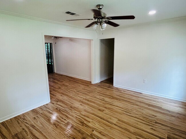 Building Photo - 810 Louis Wilson Dr