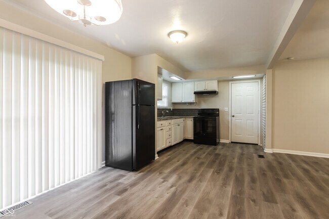 Building Photo - 5105 Rixon Ave