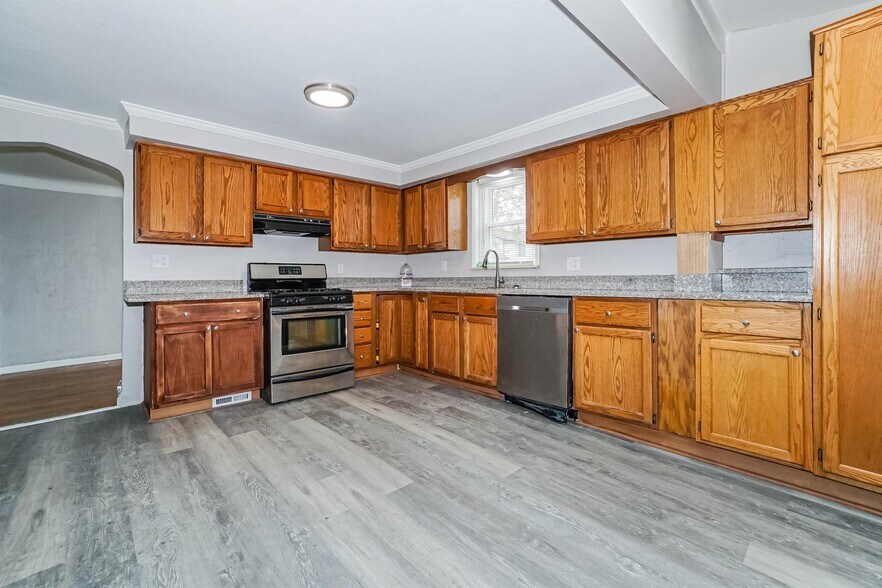 Building Photo - 651 Voelker Ave