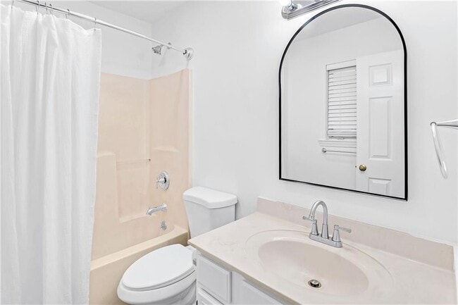 Building Photo - 509 Cedar St