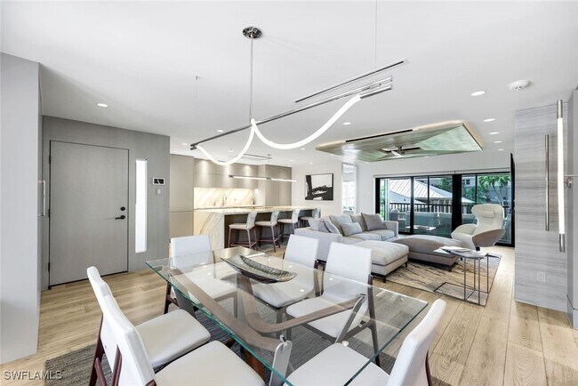 Building Photo - 295 5th Ave S