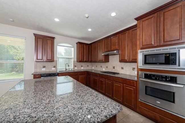 Building Photo - 6402 Addlestone Ridge Ln