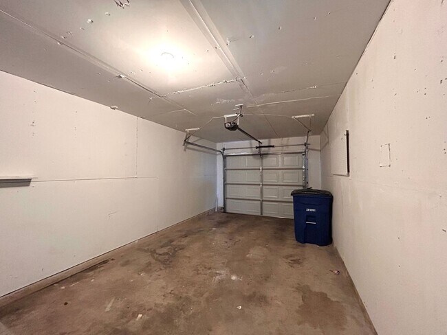 Building Photo - 9221 Kempler Dr