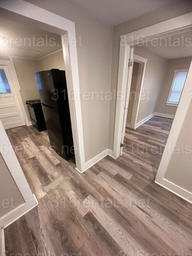 Building Photo - $775 - 2 bedroom / 1 bathroom - Single Fam...