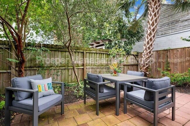 Building Photo - 201 Nassau St