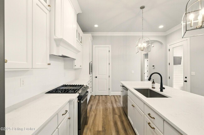 Building Photo - 6218 Mistflower Cir