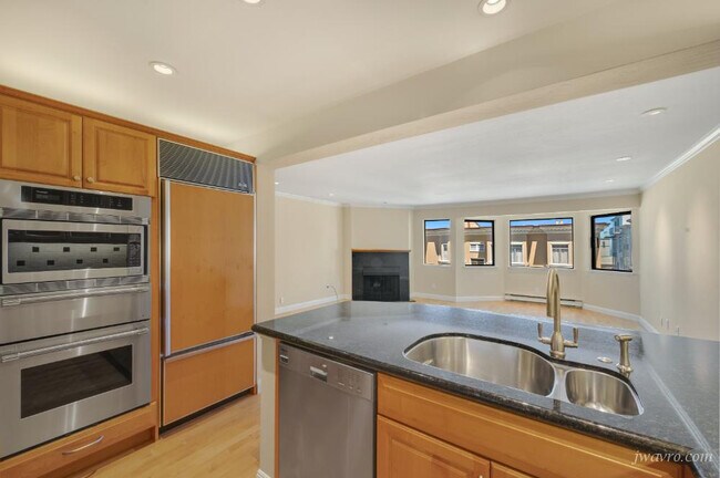 Building Photo - 383 Lombard St