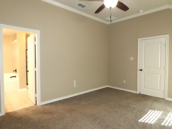 Building Photo - Coming Soon!! Lindale, Gorgeous 4 Bedroom, 2 Bath Home!