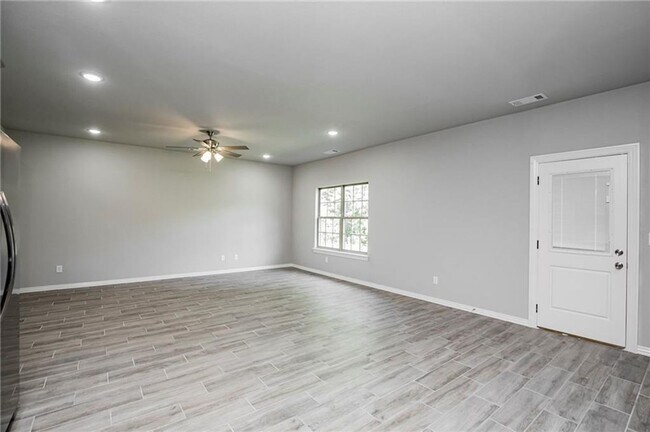 Building Photo - ***1903-B Azlin Place***