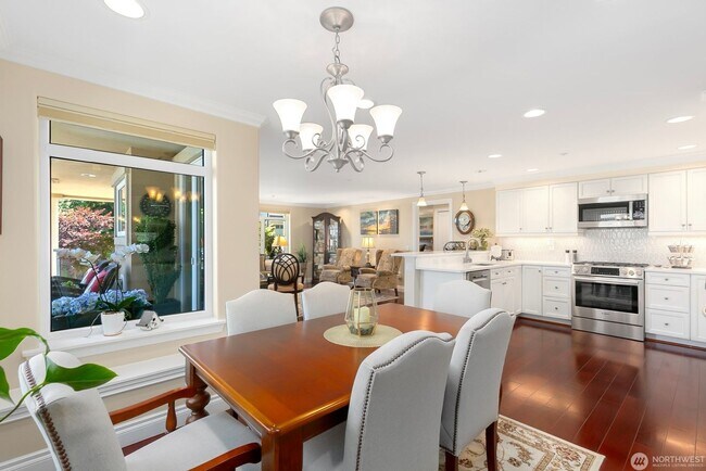Building Photo - Luxury spacious unit with partial downtown view in Magnolia