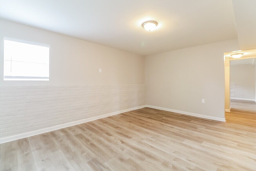 Building Photo - 553 Ransom Way