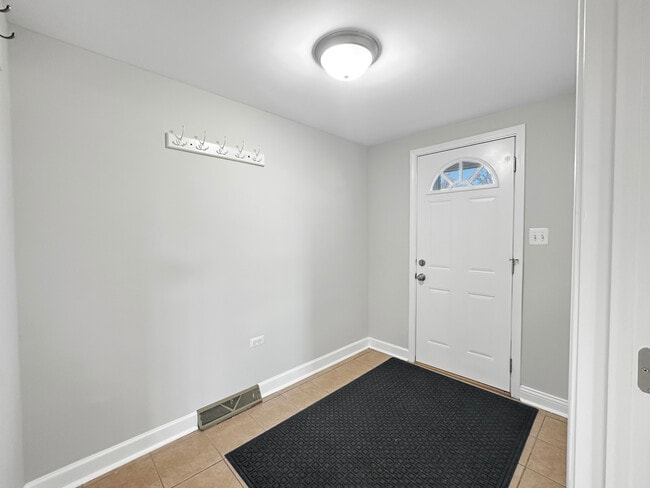 Building Photo - 3135 Chicago Rd