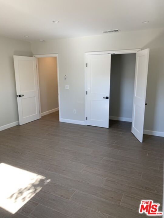 Building Photo - 9254 Balcom Ave