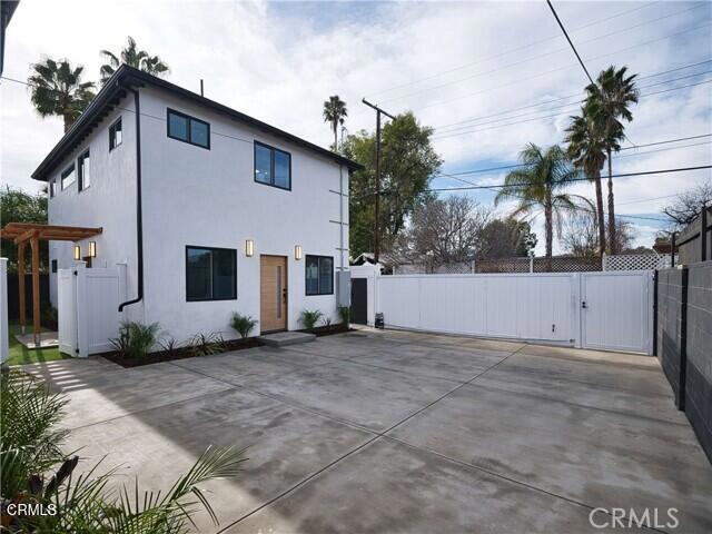 Building Photo - 7219 Fallbrook Ave