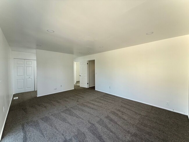 Building Photo - 3 Bedroom Home in Holladay now available