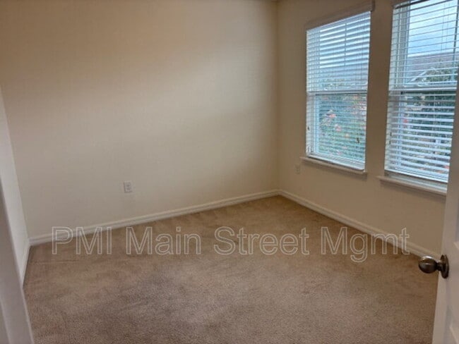 Building Photo - 8130 Red Stopper Ln