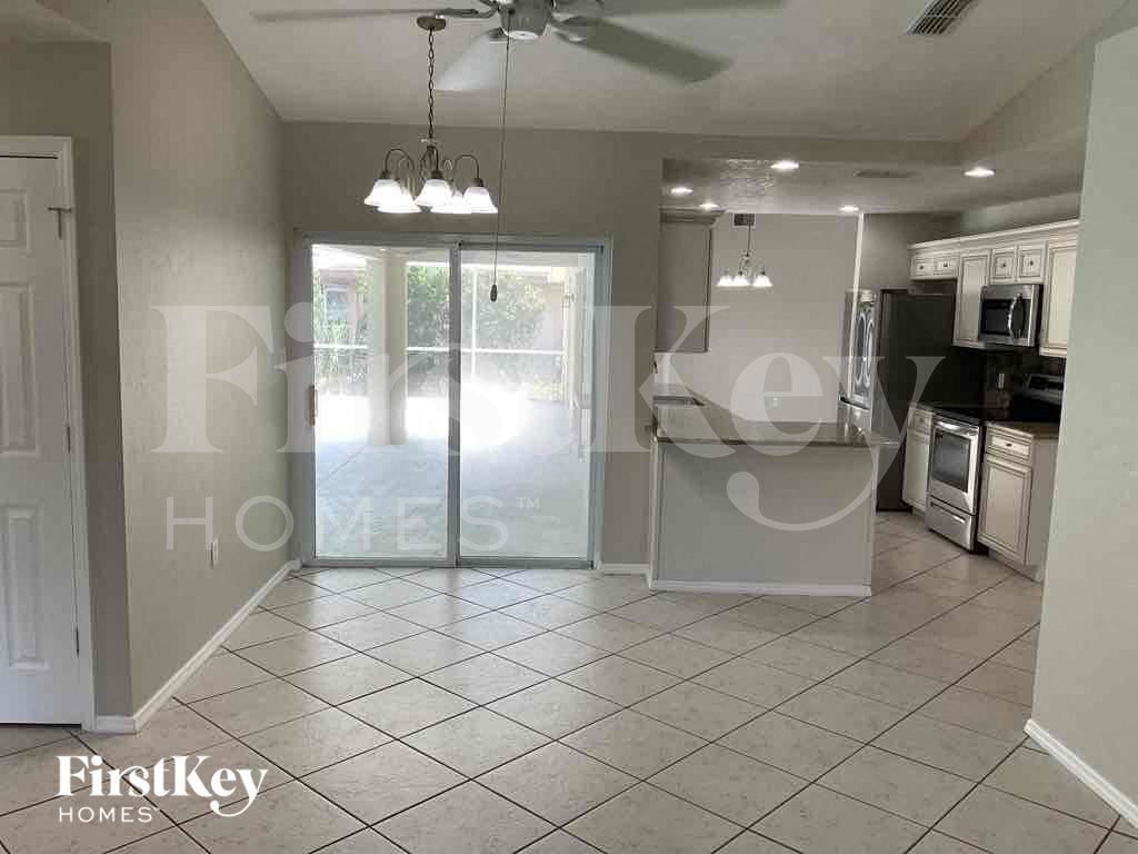 Building Photo - 820 Springview Ave NW