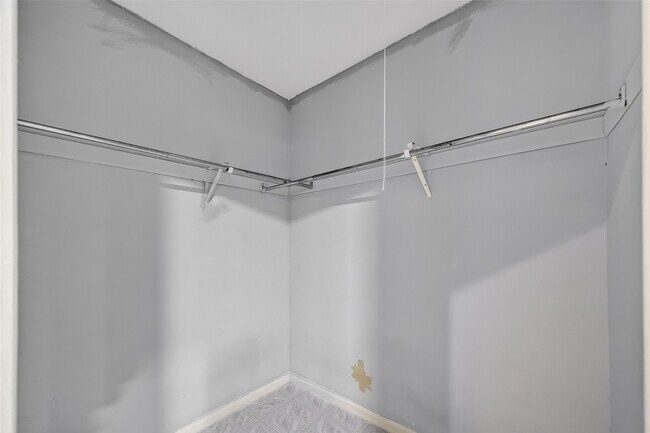 Building Photo - 10706 Sagebluff Dr