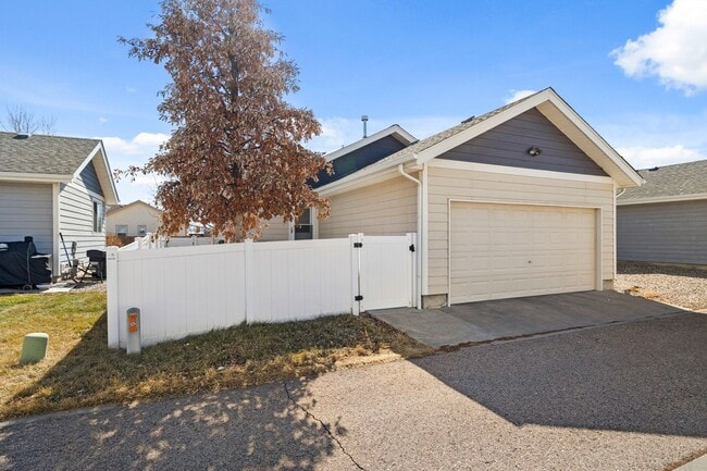 Building Photo - Charming 4-Bedroom Ranch with Low-Maintena...
