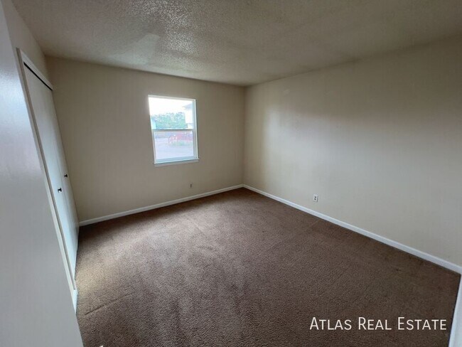 Building Photo - 6970 Peyote Way