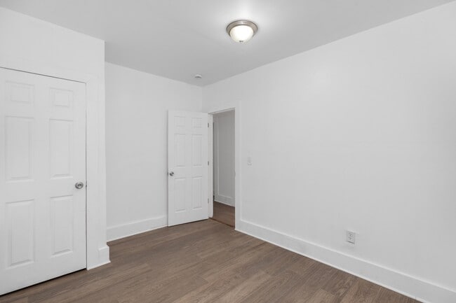 Building Photo - 3008 Cortland St