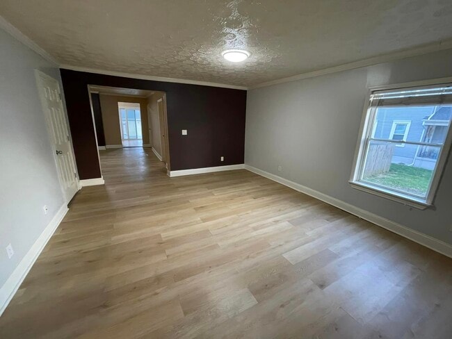 Building Photo - 332 E Lincoln St