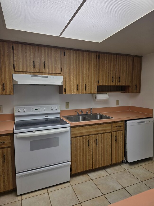 Building Photo - Spacious 3/2/2 in Citrus Springs!!!