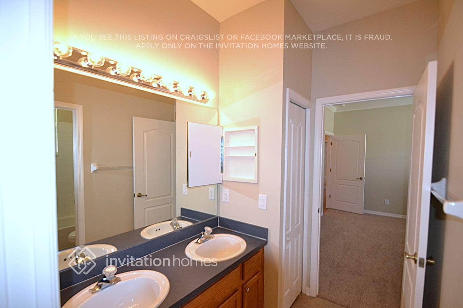 Building Photo - 3410 Eastmonte Dr