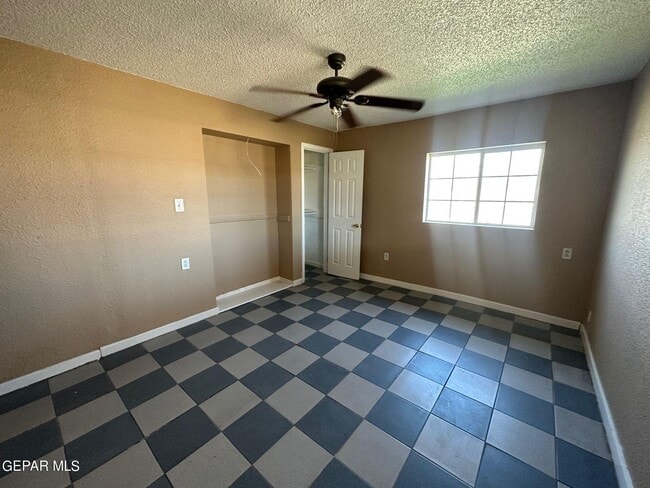 Building Photo - 408 Fresno Dr