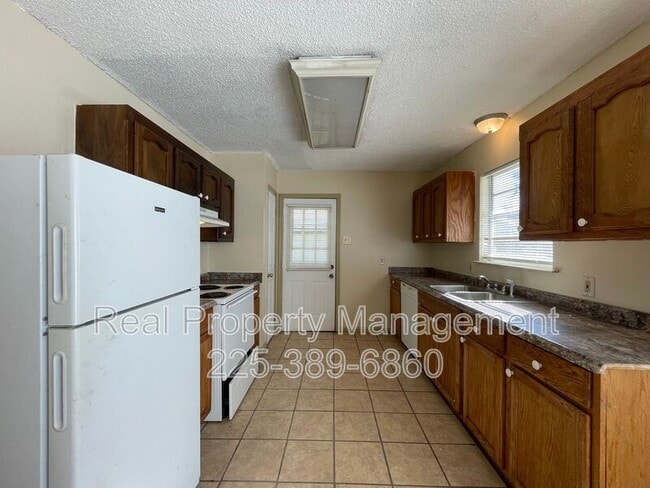 Building Photo - 1208 N Willow Ave