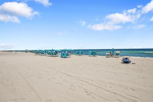 Building Photo - 16711 Collins Ave