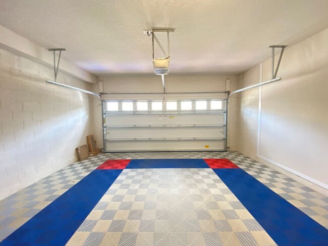 Building Photo - 3Bdrm 2.5 Bath 2-Car garage ---- Tapestry ...