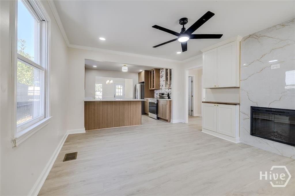 Building Photo - 2110 E 56th St