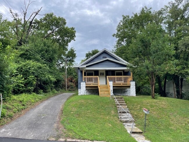 Primary Photo - 2bd/1ba Bungalow Available Now!!