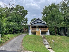 Building Photo - 2bd/1ba Bungalow Available Now!!