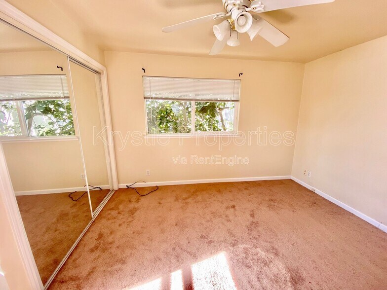 Building Photo - 544 Porter St