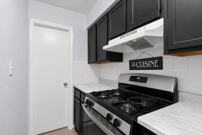Building Photo - 406 7th St