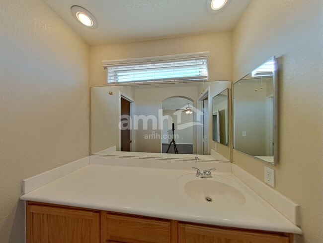 Building Photo - 969 Medina de Leon Ave