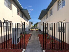 Building Photo - 939 Magnolia Dr
