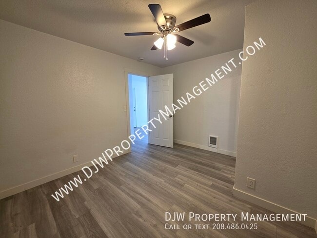 Building Photo - 2015 S Denver Ave