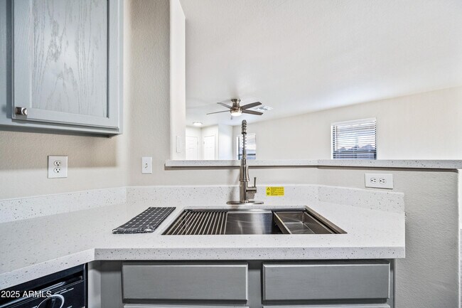 Building Photo - 2051 W Kristina Ave