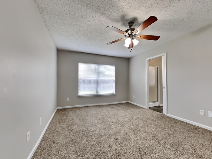 Building Photo - 6463 Silk Leaf Ln