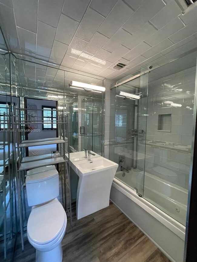 Building Photo - 610 8th St