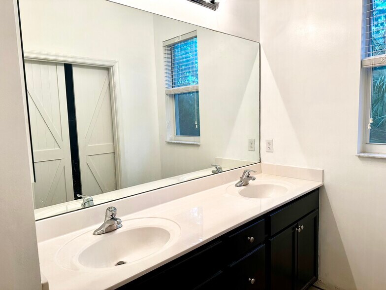 Building Photo - 9706 SW Purple Martin Way