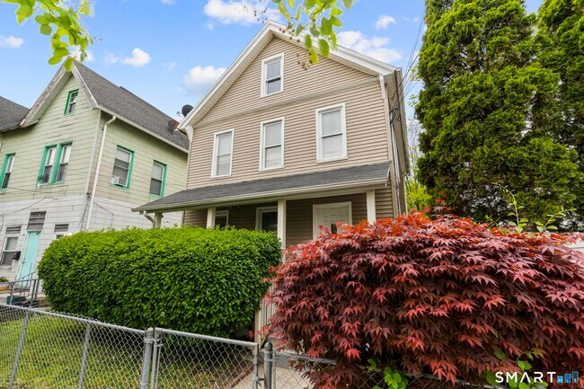 Building Photo - 651 Iranistan Ave