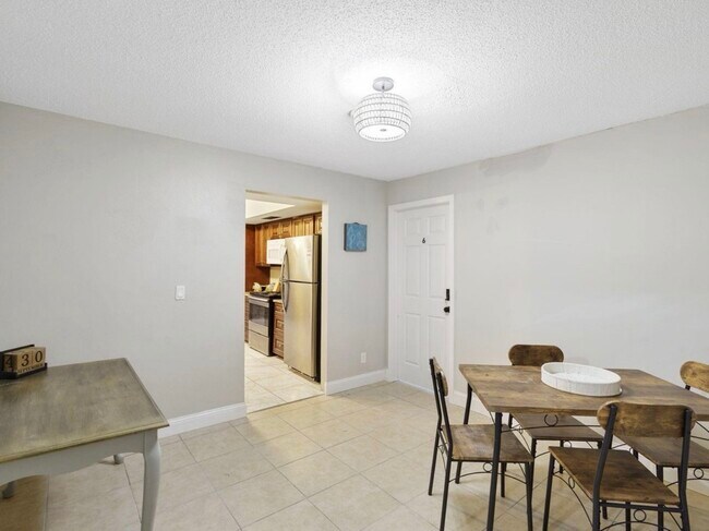 Building Photo - 22 Flamingo Dr