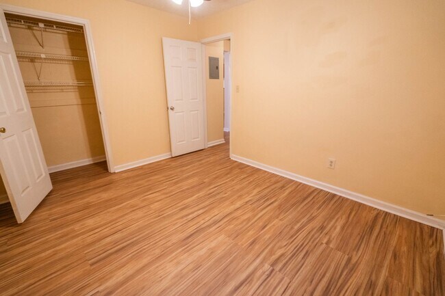 Building Photo - 2/1 Townhome in Twin Lakes