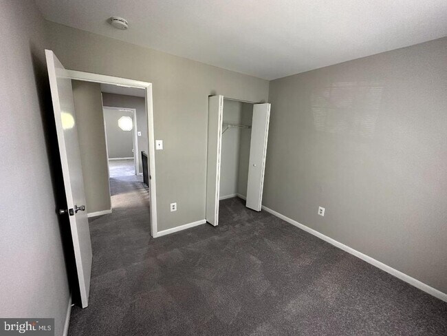 Building Photo - 8121 Fenwick Ct