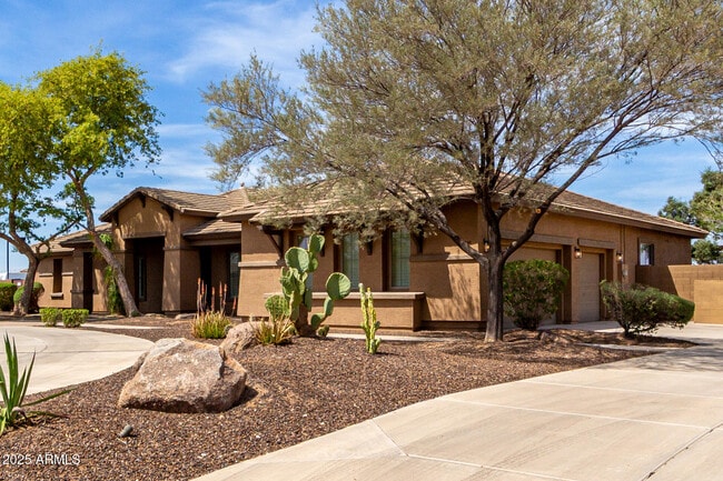 Building Photo - 14188 W Hope Dr